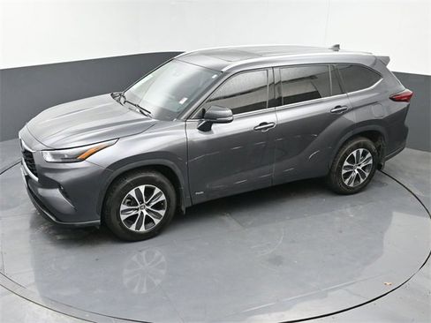Used 2022 Toyota Highlander XLE image 31
