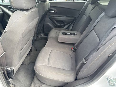 Used 2018 Chevrolet Trax LT w/ LPO, Cargo Package FWD image 17