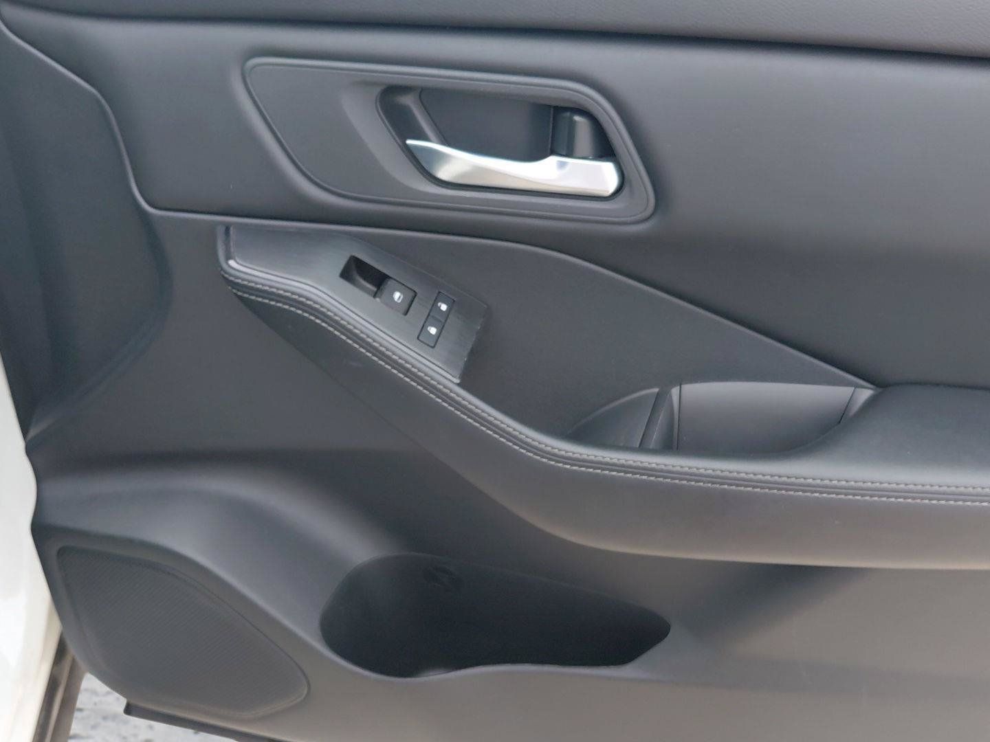 Used 2024 Nissan Rogue SV FWD image 17