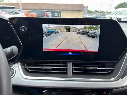 Used 2025 Chevrolet Trax LT FWD image 19