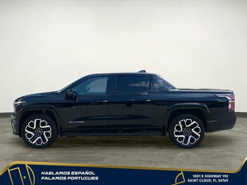 Certified 2025 Chevrolet Silverado EV RST AWD/4WD image 3
