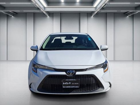 Used 2022 Toyota Corolla LE FWD image 2