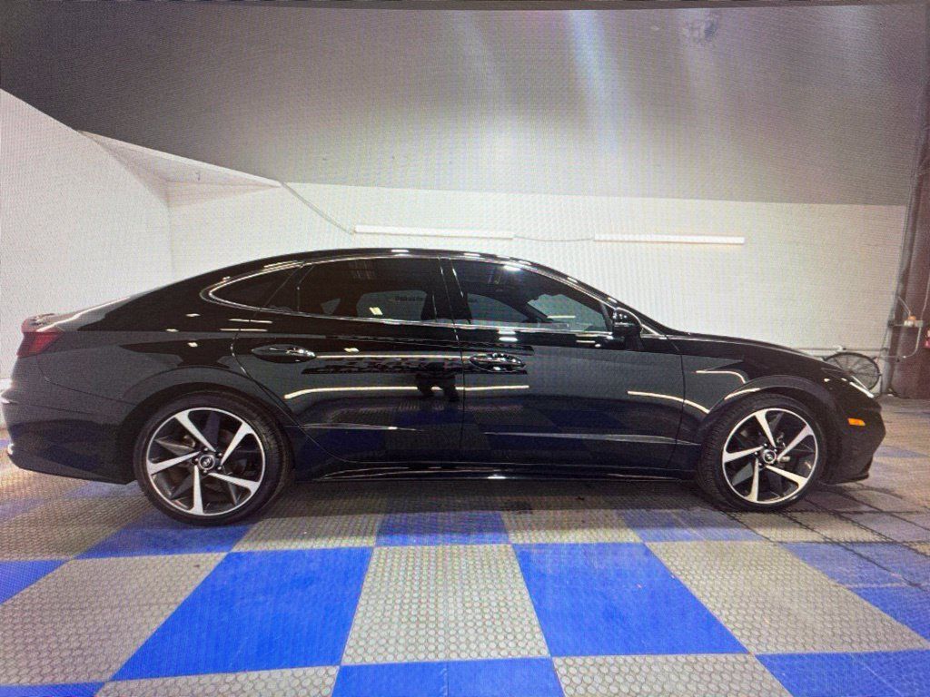 Used 2023 Hyundai Sonata SEL Plus w/ Preferred Accessory Package FWD image 2