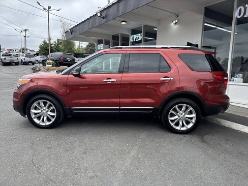 Used 2014 Ford Explorer XLT w/ Equipment Group 202A AWD/4WD image 2