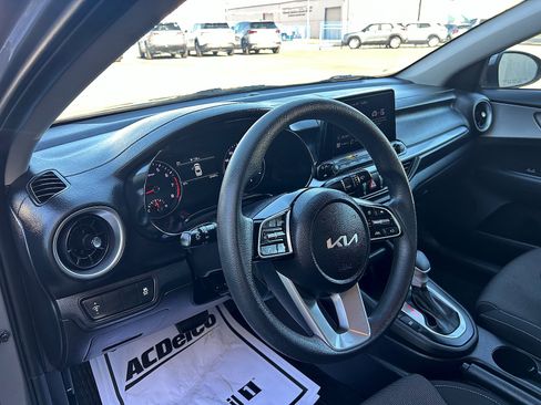 Used 2023 Kia Forte LXS FWD image 9