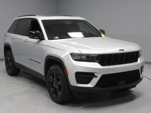Used 2023 Jeep Grand Cherokee Altitude AWD/4WD image 1
