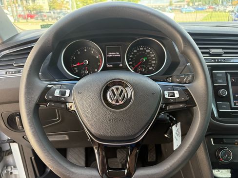 Used 2018 Volkswagen Tiguan S FWD image 16
