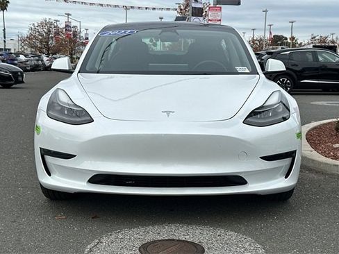 Used 2023 Tesla Model 3 Standard Range image 9