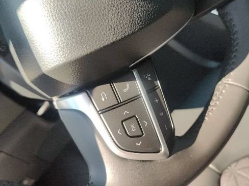 Used 2024 Toyota Highlander XLE AWD/4WD image 23