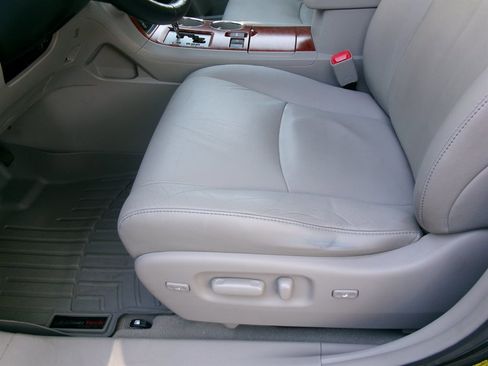 Used 2010 Toyota Highlander Limited image 15