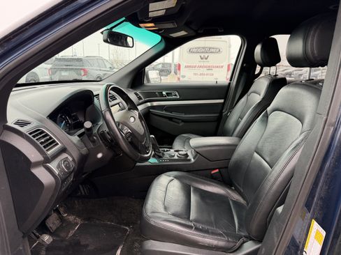 Used 2016 Ford Explorer XLT w/ Equipment Group 202A image 7