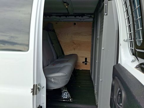 Used 2025 Chevrolet Express 2500 w/ Enhanced Convenience Package RWD image 10