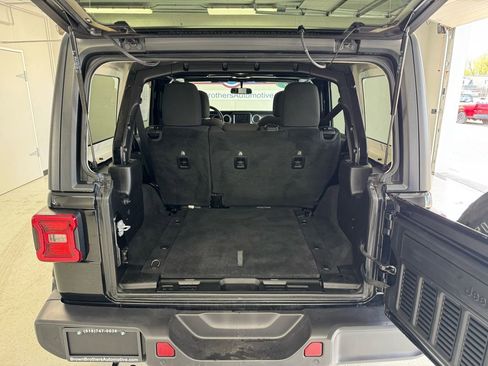 Used 2019 Jeep Wrangler Unlimited Sahara w/ Safety Group AWD/4WD image 6