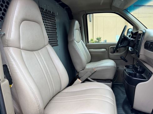 Used 2002 Chevrolet Express 2500 RWD image 14