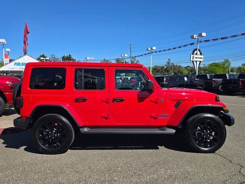 Certified 2025 Jeep Wrangler Unlimited Sahara image 7