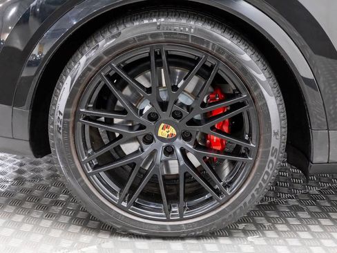 Used 2024 Porsche Cayenne S image 59