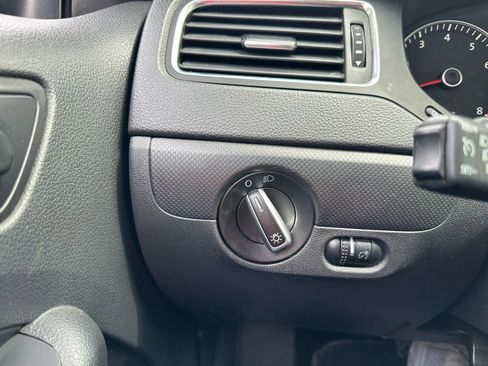 Used 2012 Volkswagen Jetta SE image 18