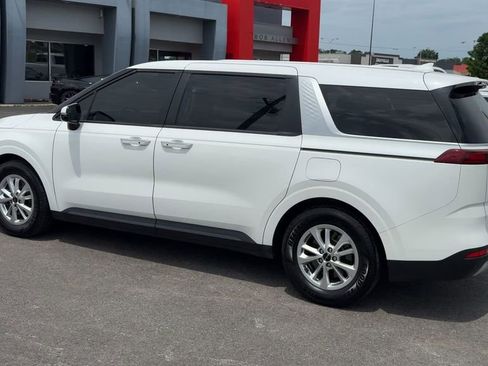 Used 2022 Kia Carnival LX FWD image 4