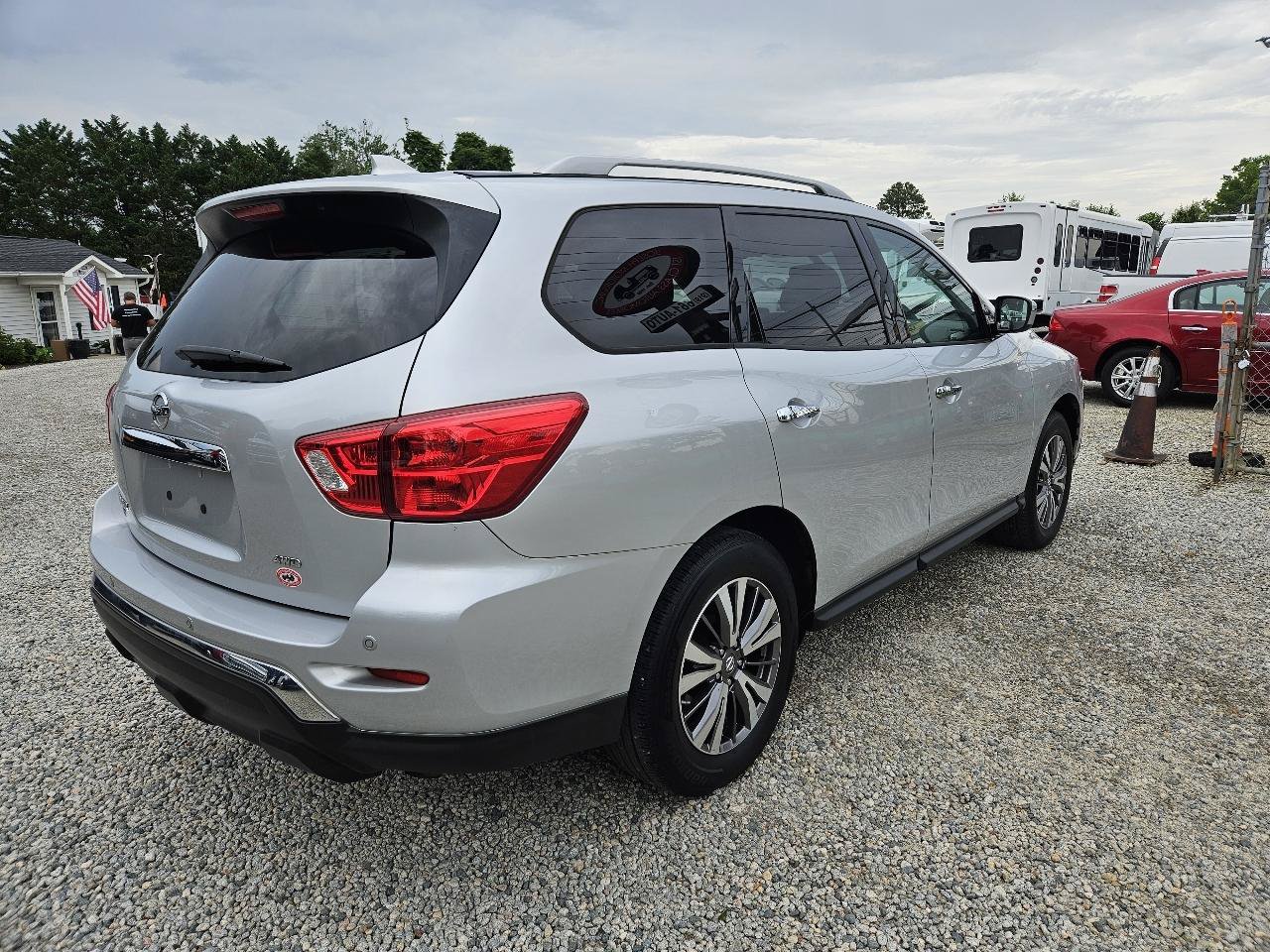 Used 2019 Nissan Pathfinder S AWD/4WD image 5