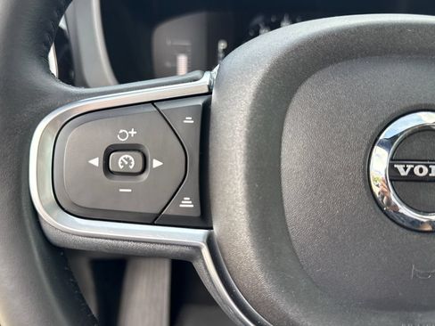 Used 2019 Volvo XC60 T5 Momentum w/ Premium Package AWD/4WD image 15