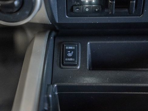 Used 2021 Nissan Titan SV w/ SV Convenience Package image 33