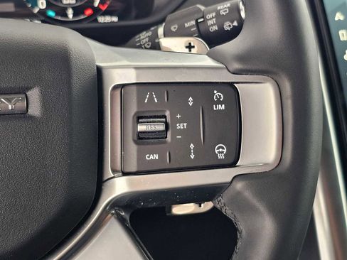 Used 2024 Land Rover Discovery Dynamic SE image 25