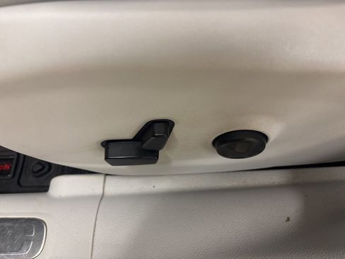 Used 2019 Jeep Cherokee Limited w/ Trailer Tow Group AWD/4WD image 19