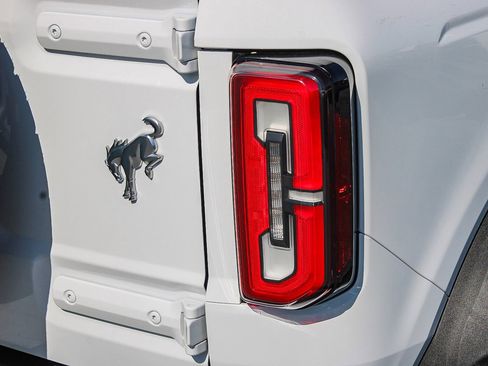 Used 2022 Ford Bronco Outer Banks w/ Sasquatch Package AWD/4WD image 10