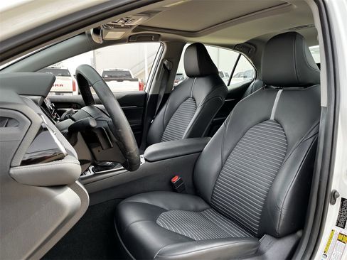 Used 2021 Toyota Camry SE w/ Cold Weather Package image 23