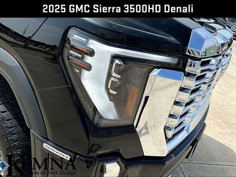 Used 2025 GMC Sierra 3500 Denali w/ Denali Reserve Package image 40
