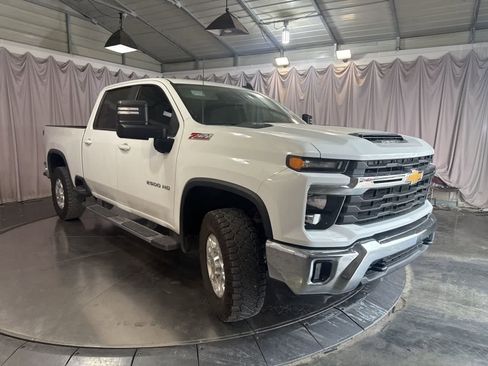 Used 2024 Chevrolet Silverado 2500 LT image 3