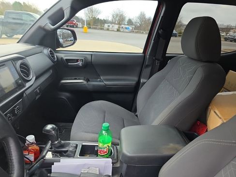 Used 2016 Toyota Tacoma TRD Off-Road image 11