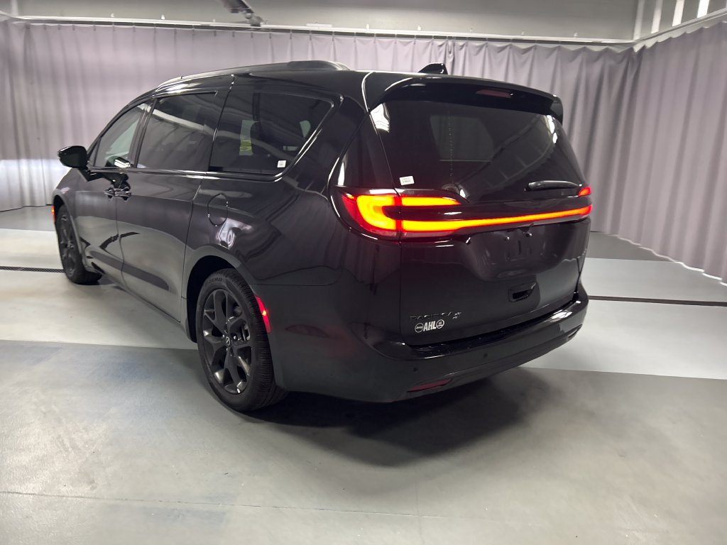 Used 2026 Chrysler Pacifica Select w/ S Appearance Package FWD image 5