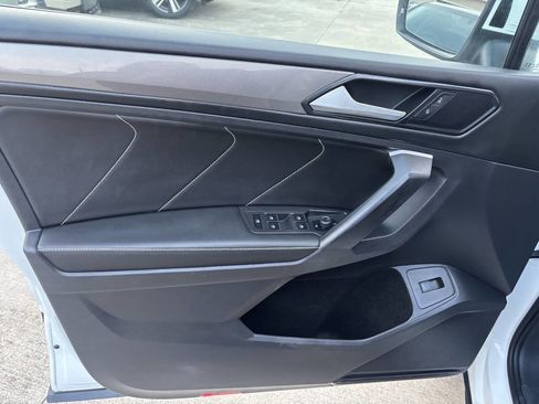 Used 2024 Volkswagen Tiguan SE image 25