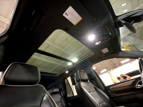 Used 2021 GMC Yukon SLT w/ SLT Premium Package image 14