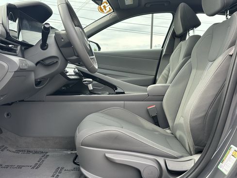 Used 2025 Hyundai Elantra SEL FWD image 9