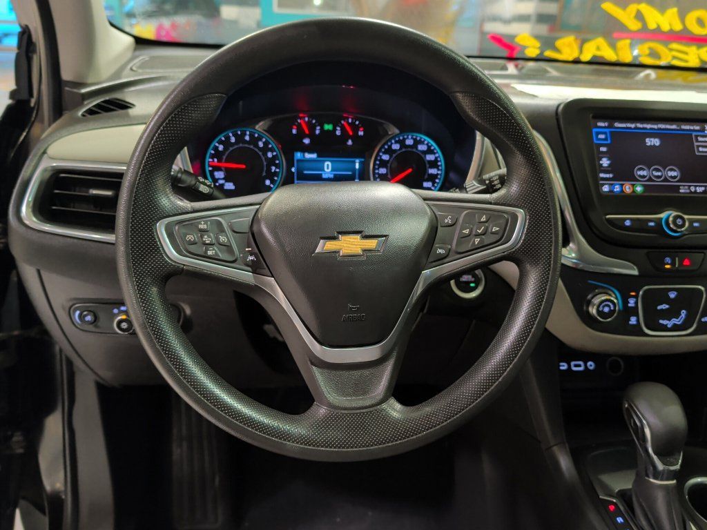 Used 2023 Chevrolet Equinox LS w/ LS Convenience Package FWD image 3
