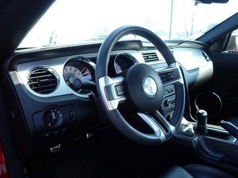 Used 2010 Ford Mustang GT Premium image 14