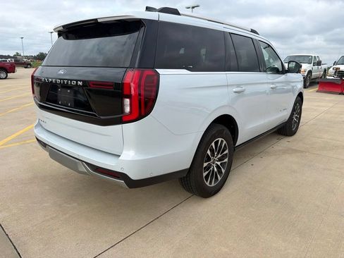 Used 2025 Ford Expedition Platinum AWD/4WD image 3