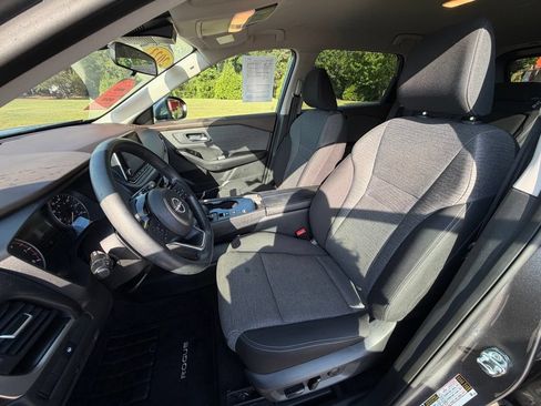 Certified 2023 Nissan Rogue SV FWD image 11