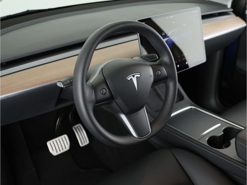 Used 2023 Tesla Model Y Performance image 18