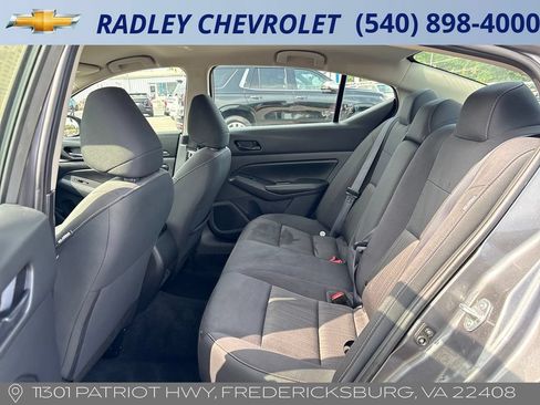 Used 2025 Nissan Altima 2.5 SV FWD image 12