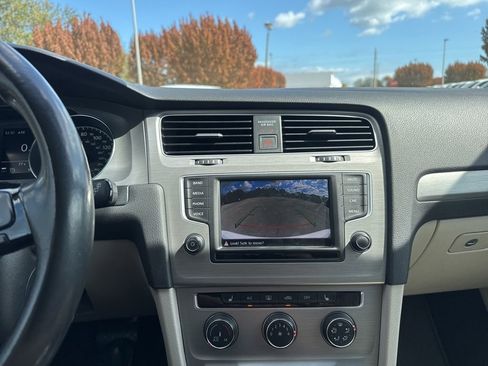 Used 2016 Volkswagen Golf SE image 30