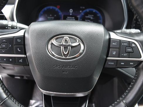 Used 2024 Toyota Highlander Limited AWD/4WD image 32