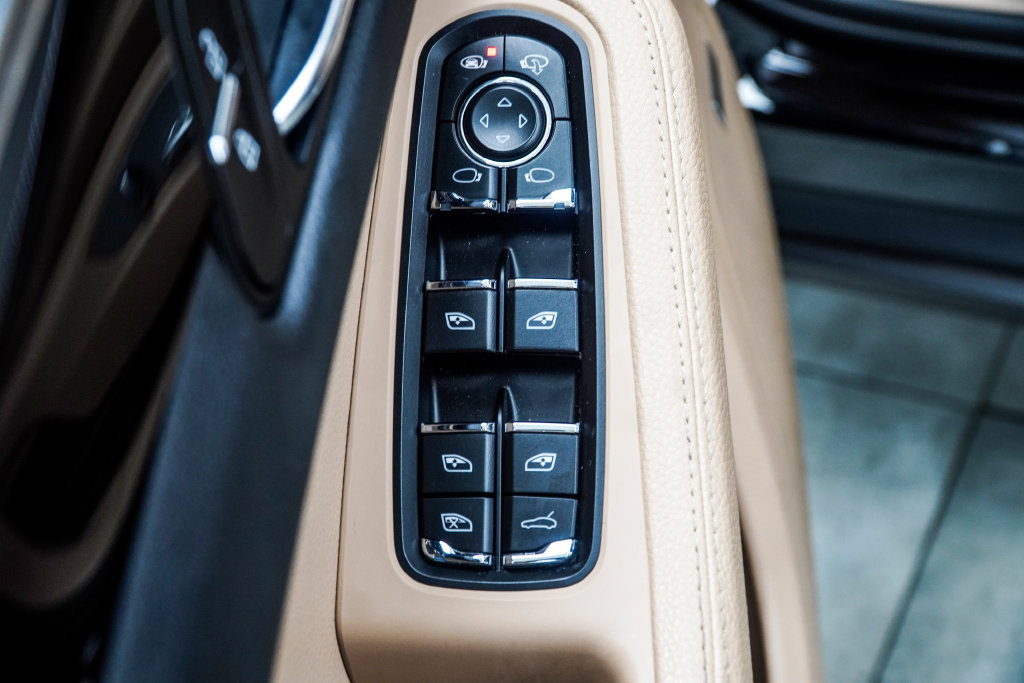 Used 2021 Porsche Macan AWD/4WD image 42