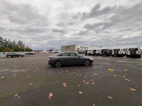 Used 2025 Hyundai Elantra SEL image 15