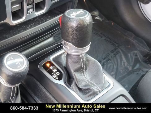 Used 2019 Jeep Wrangler Unlimited Sahara image 23
