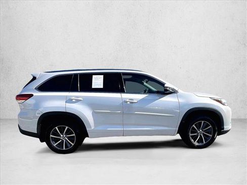 Used 2018 Toyota Highlander XLE image 5