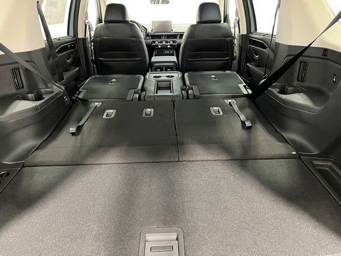 New 2025 Honda Pilot Touring image 38
