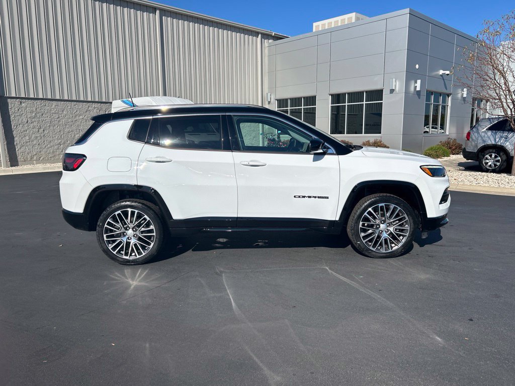 Used 2022 Jeep Compass Limited w/ Elite Group AWD/4WD image 5